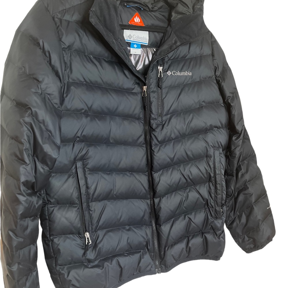 COLUMBIA WOMEN’S JACKET.  MED. OMNI HEAT. WORN ONE TIME.  LIKE NEW. HOOD. WARM.